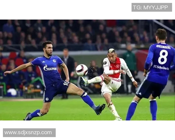 阿贾克斯与特温特的精彩对决结果分析与赛后点评