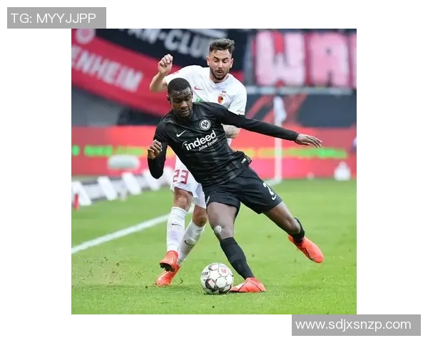 法兰克福主场迎战勒沃库森双方争夺关键三分的精彩对决 法兰克福主场迎战勒沃库森双方争夺关键三分的精彩对决